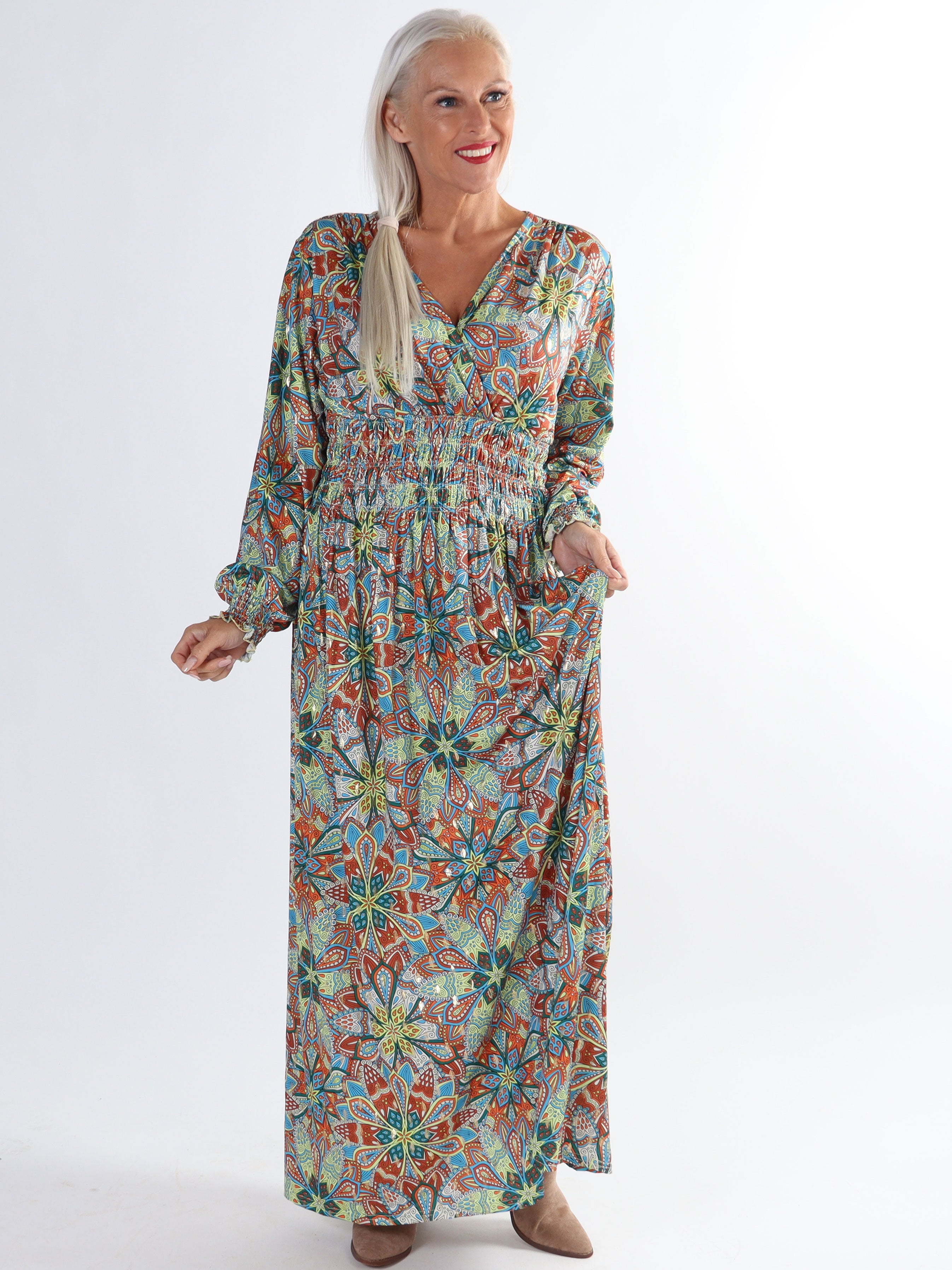 Pams Multi L/S - Plus size elastisk klänning i skrynkelfritt tyg med långa ärmar